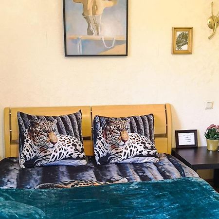 Room In A Private House 5 Min From Airport Riga Buitenkant foto