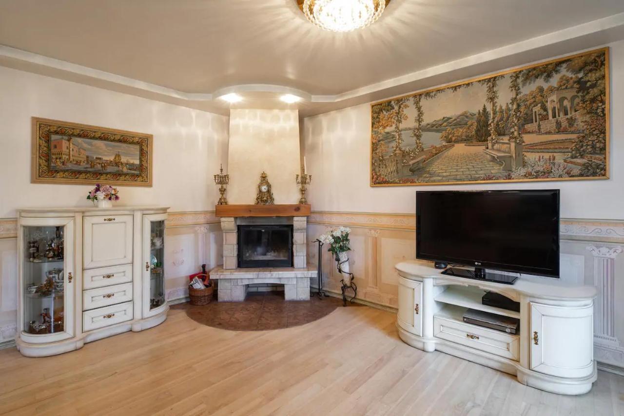 Room In A Private House 5 Min From Airport Riga Buitenkant foto