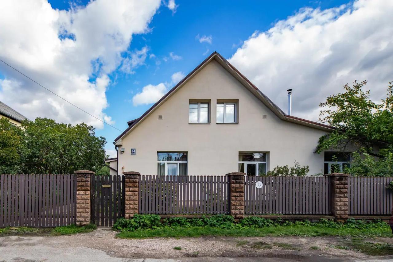 Room In A Private House 5 Min From Airport Riga Buitenkant foto