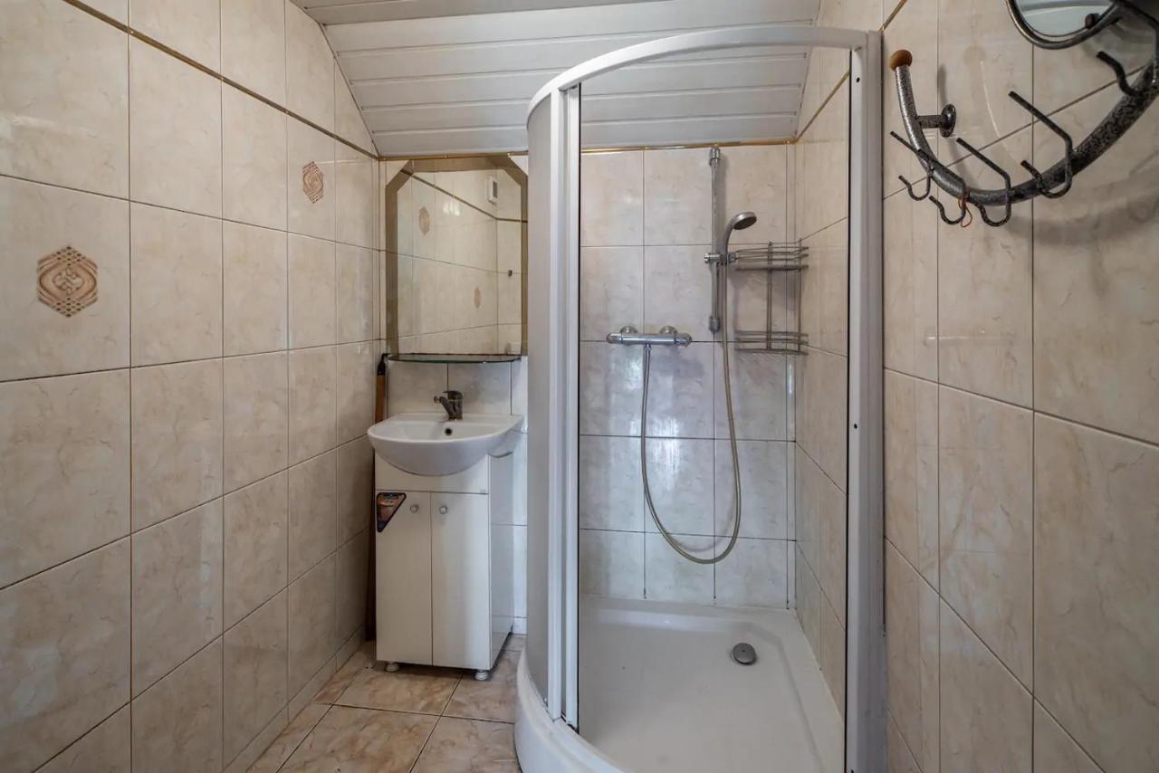 Room In A Private House 5 Min From Airport Riga Buitenkant foto